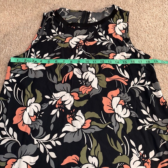 LOFT Sleeveless Tank Top Blouse. Size M - Picture 8 of 9